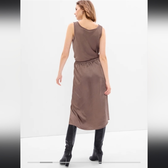 🆕️NWT GAP Satin Midi Skirt in 'Cashmere Brown', Size Medium - Picture 3 of 14